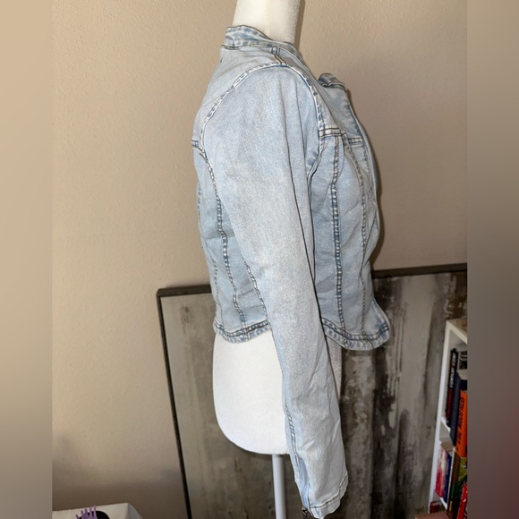 Small Blue Jean Jacket with Zipper - Picture 5 of 9